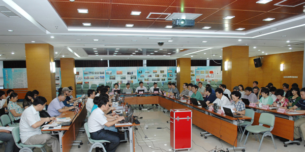 �`��Ⱥ��·��  ���M��(zh��n)���о�