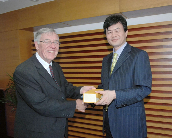 CNAS �ؕ��LФ���A��ҊISO/TC212��һ�����M�M�L��ISO 15189��ݽM�ټ���John James����