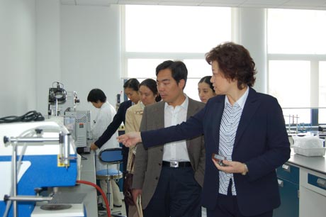 CNAS��헙z��С�M���Ϻ�ʳƷˎƷ���b���Ϝyԇ���M(j��n)�ЬF(xi��n)���z��